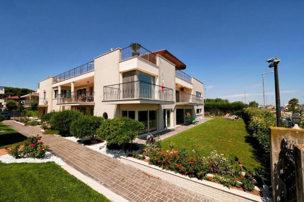Il Sorriso Di Angelina Bed and Breakfast Pescara Eksteriør billede